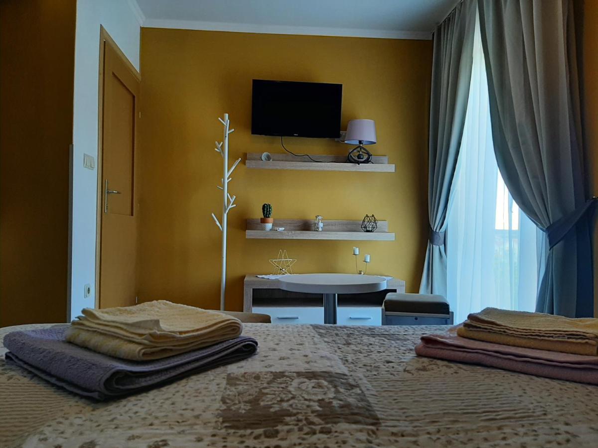 Rooms Neda Rab Town Exterior photo